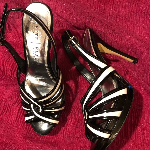 WHITE HOUSE BLACK MARKET PATENT LEATHER SANDAL 6M - Picture 4 of 7